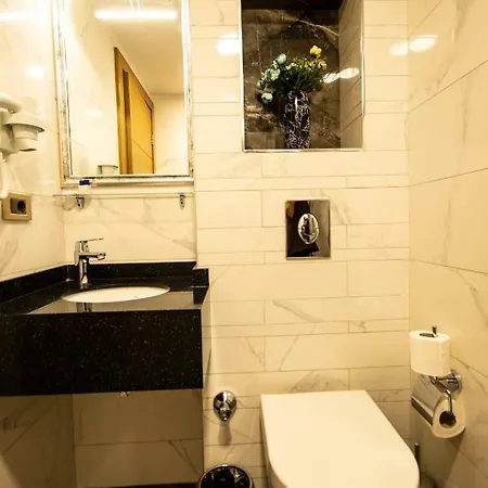 Eliza Hotel