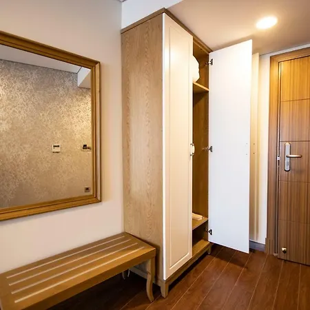 Eliza Hotel